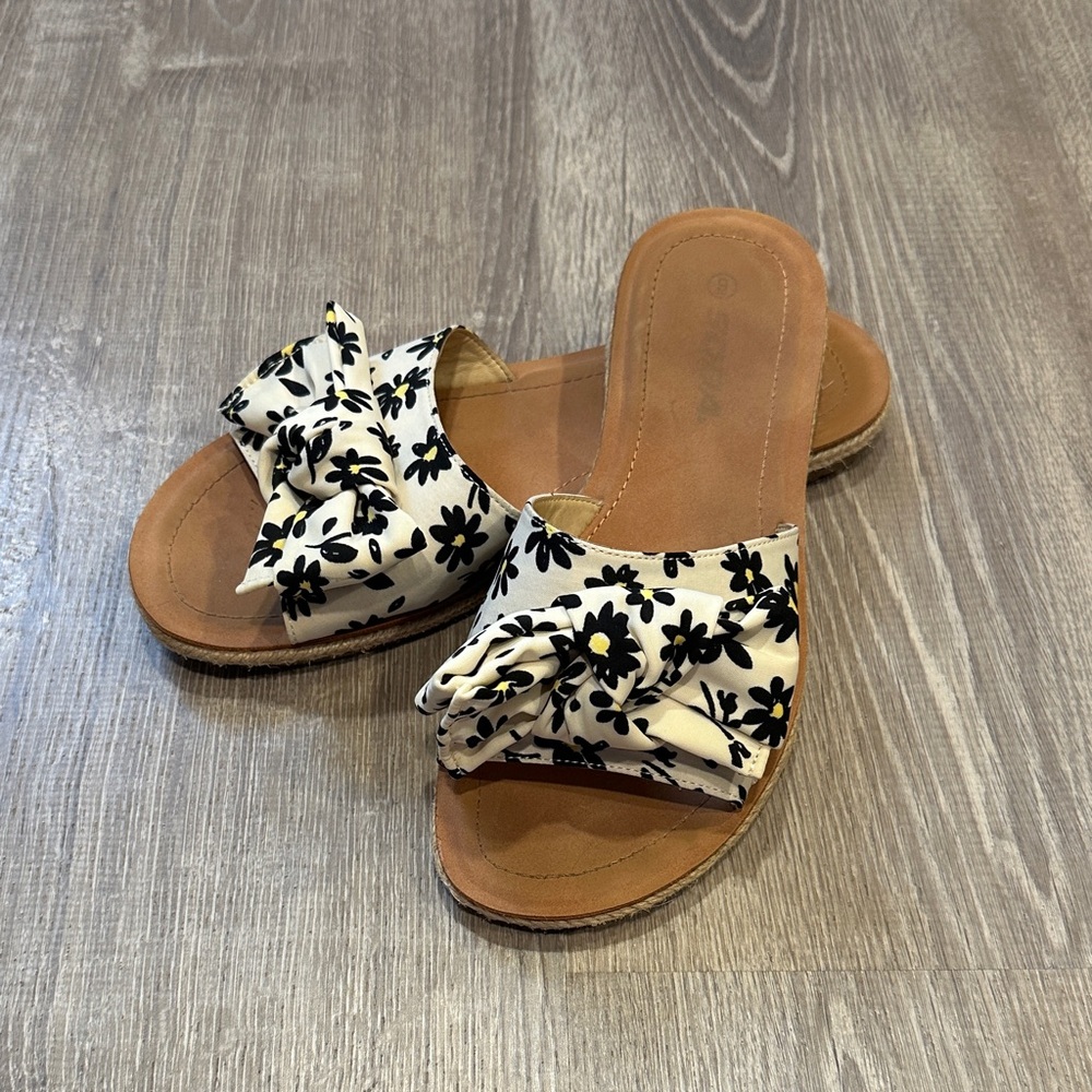 Soda Black Floral Bow Sandals - Tan Base